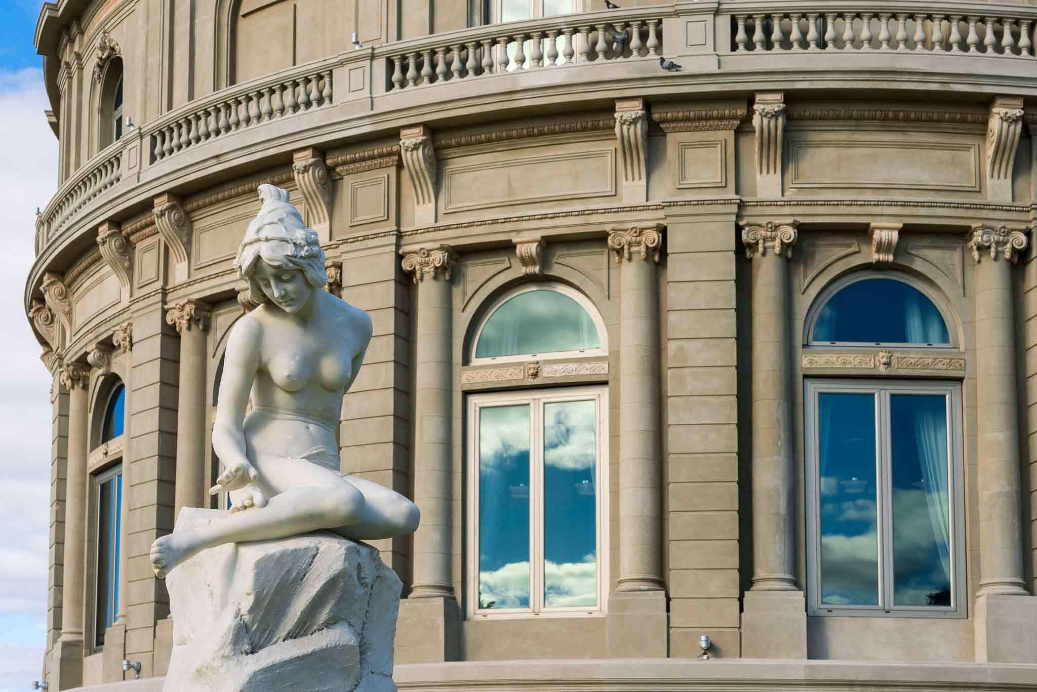Sofitel Montevideo Casino Carrasco & Spa מראה חיצוני תמונה The sculpture in 2011